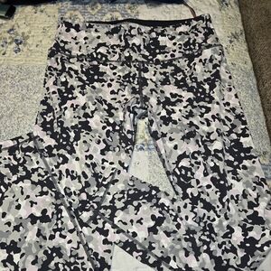 Victoria Knockout  Black and Gray Leggings